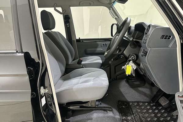 2025 Toyota Landcruiser GXL GDJL76R