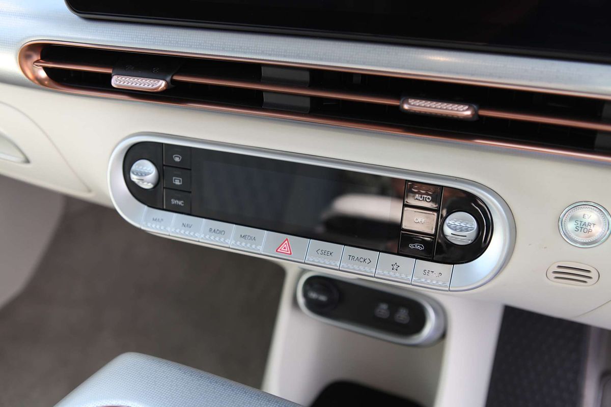 2023 Genesis GV60 AWD JW.V2