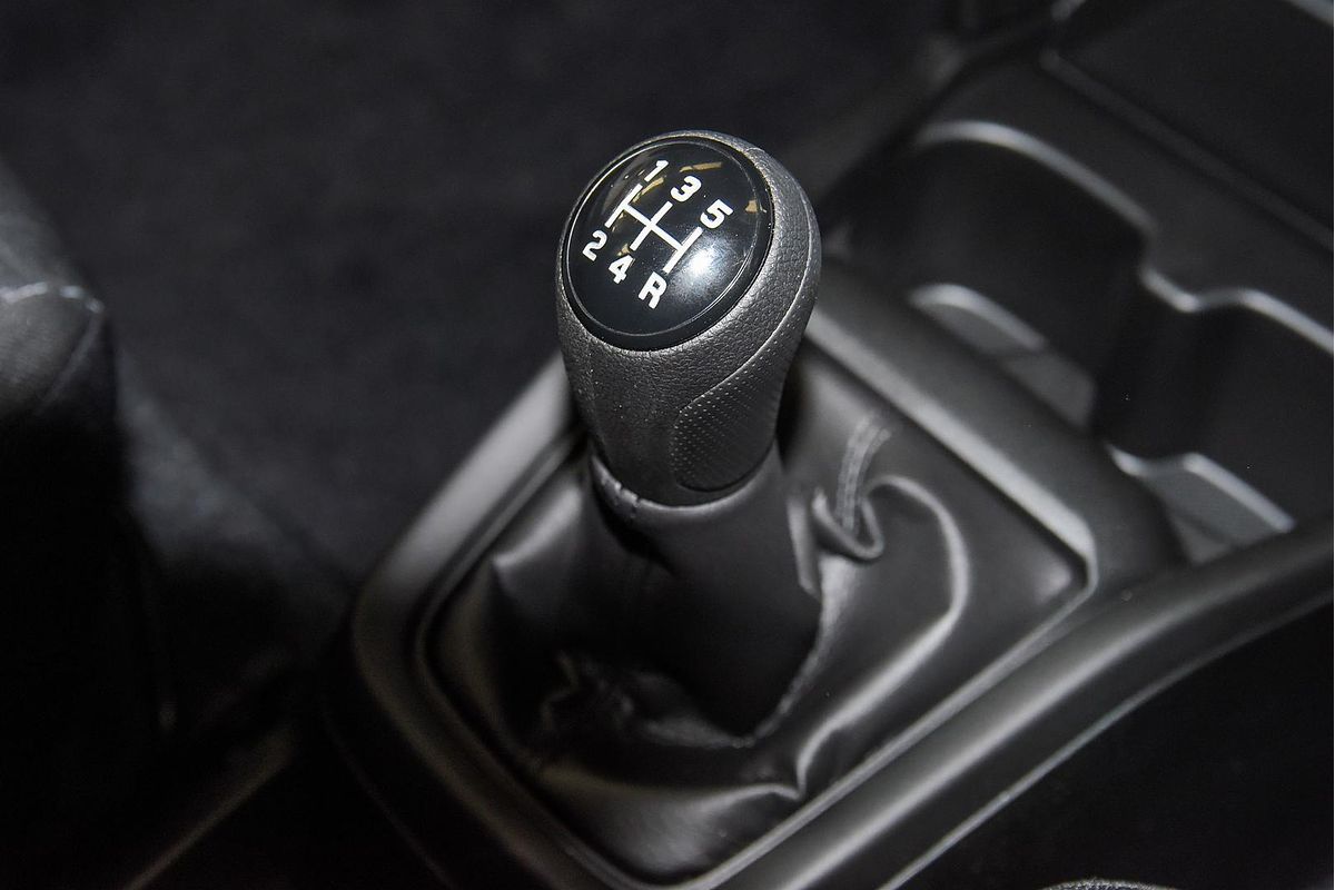 2025 Suzuki Swift Hybrid UZ