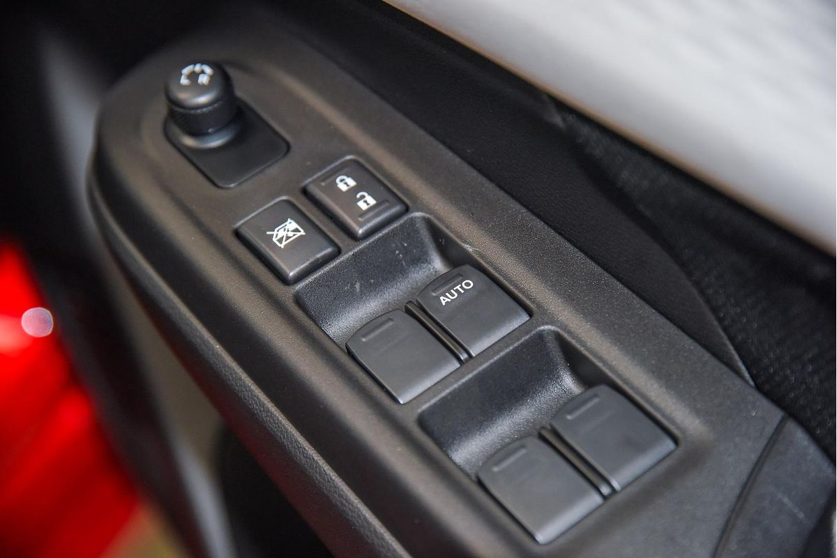 2025 Suzuki Swift Hybrid UZ