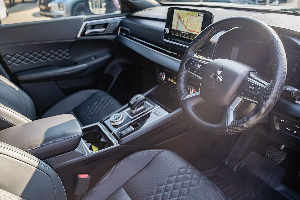2024 Mitsubishi Outlander PHEV GSR ZM