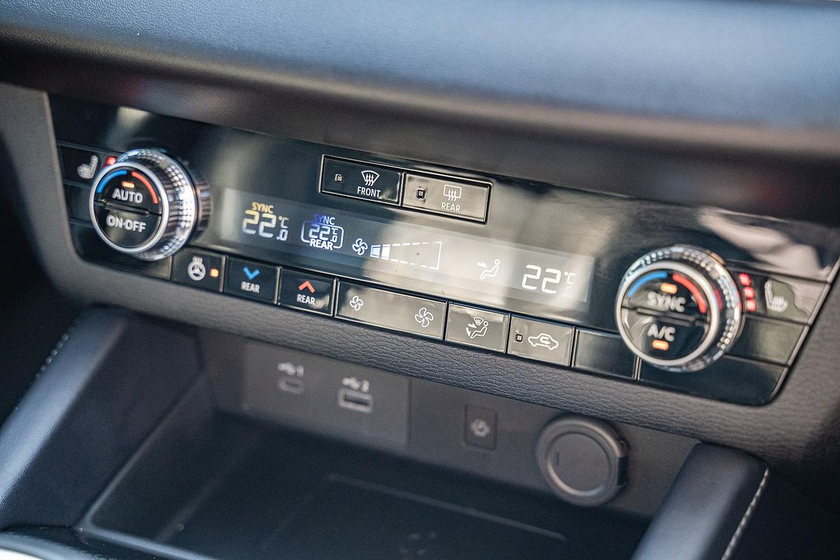 2024 Mitsubishi Outlander PHEV GSR ZM