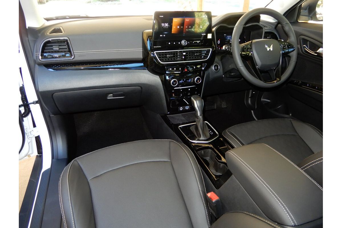 2025 Mahindra XUV 3XO AX7L
