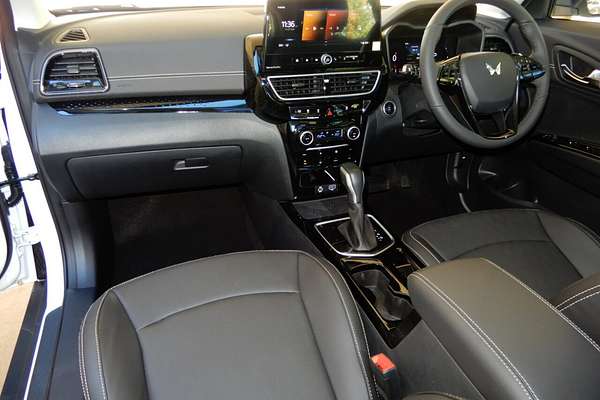 2025 Mahindra XUV 3XO AX7L