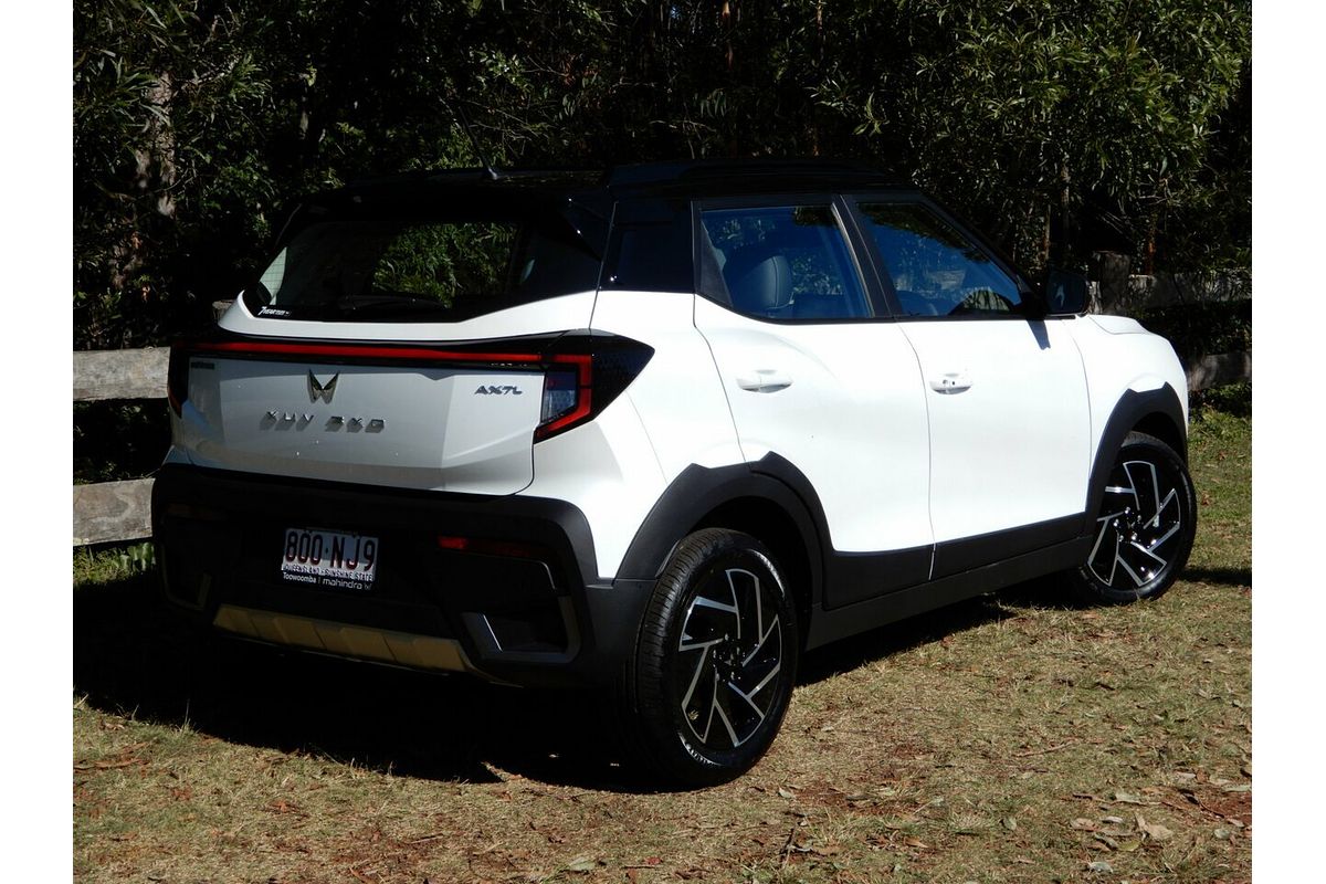 2025 Mahindra XUV 3XO AX7L