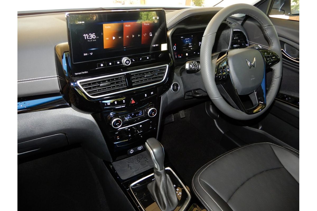2025 Mahindra XUV 3XO AX7L