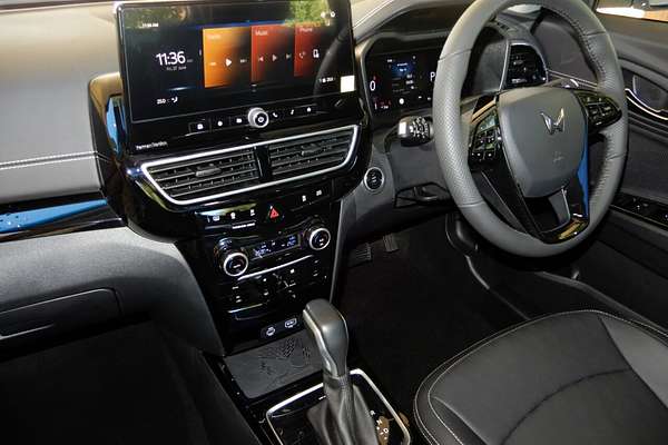 2025 Mahindra XUV 3XO AX7L