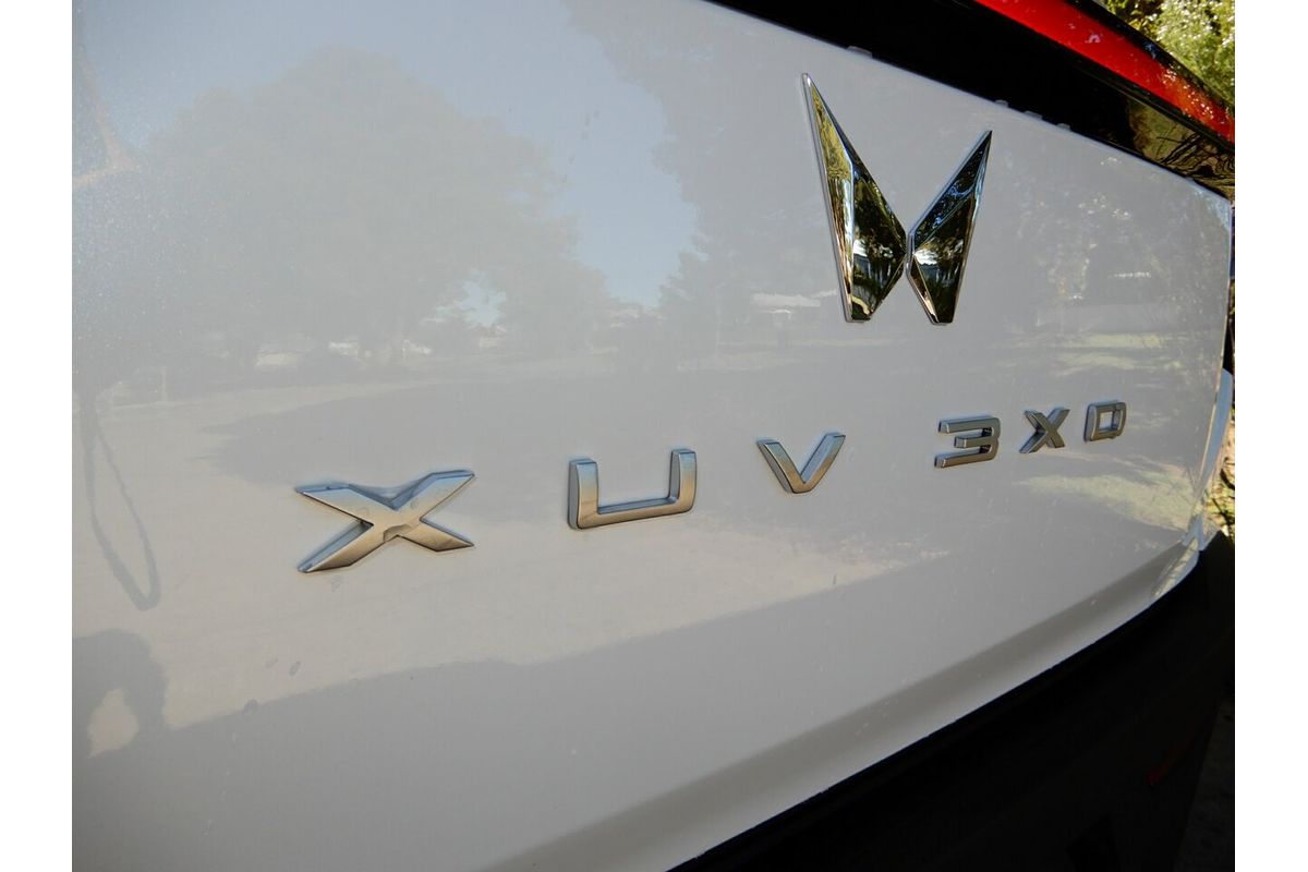 2025 Mahindra XUV 3XO AX7L