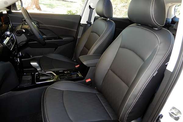 2025 Mahindra XUV 3XO AX7L