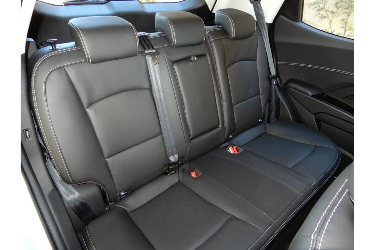 2025 Mahindra XUV 3XO AX7L
