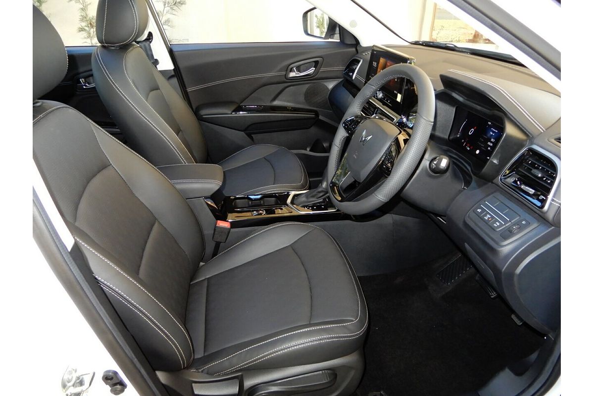 2025 Mahindra XUV 3XO AX7L