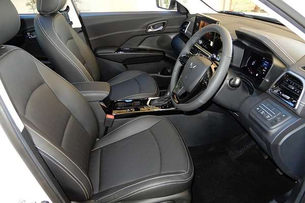 2025 Mahindra XUV 3XO AX7L