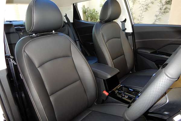2025 Mahindra XUV 3XO AX7L