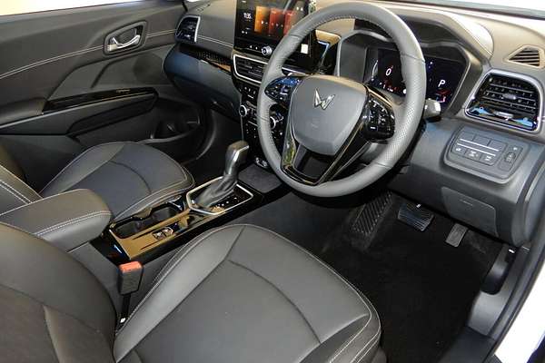 2025 Mahindra XUV 3XO AX7L
