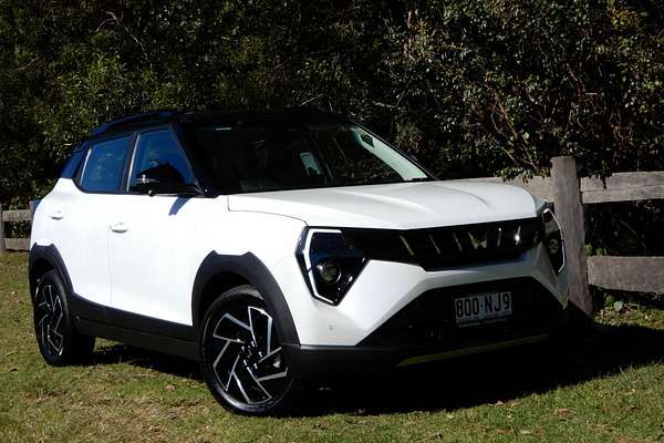 2025 Mahindra XUV 3XO AX7L