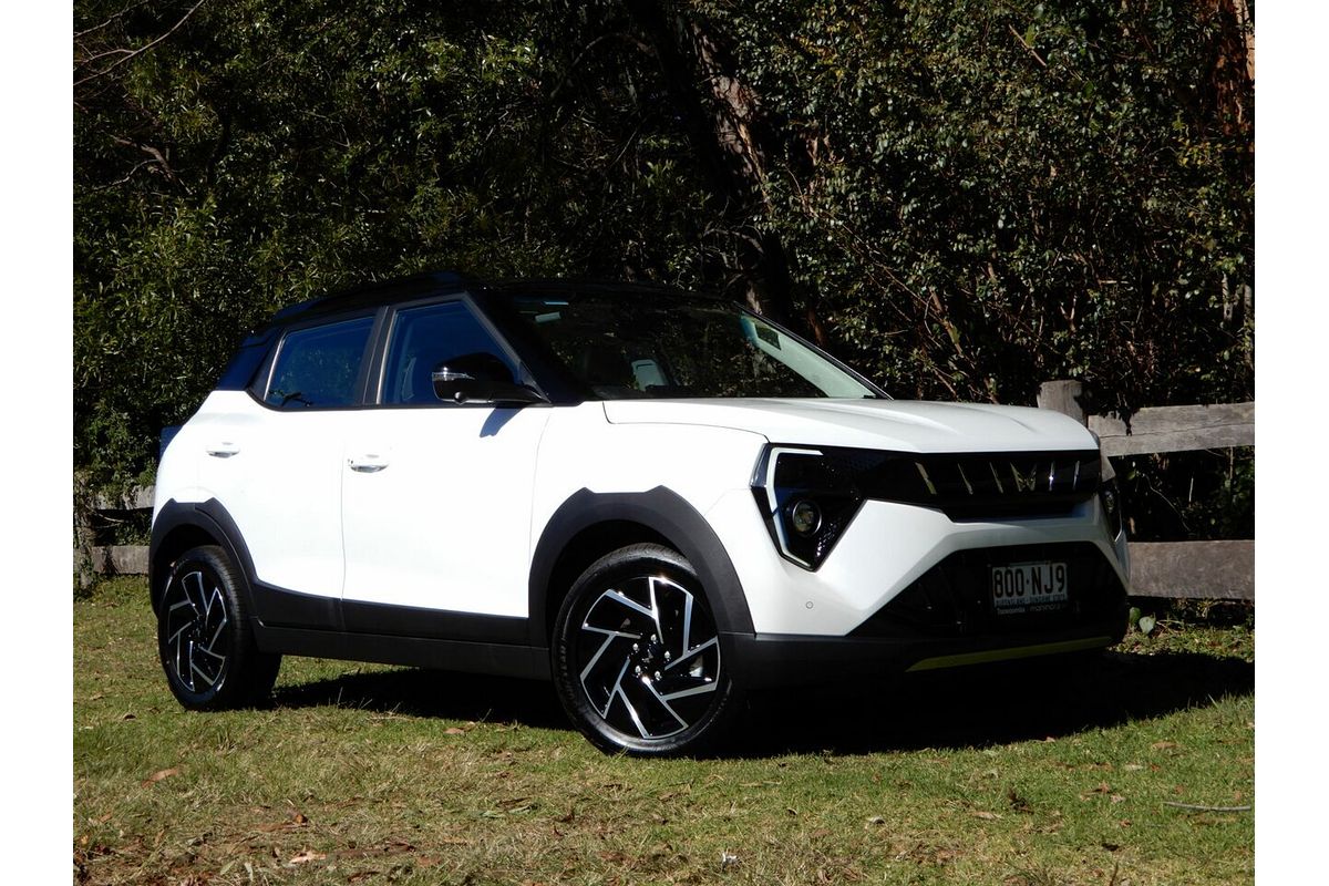 2025 Mahindra XUV 3XO AX7L