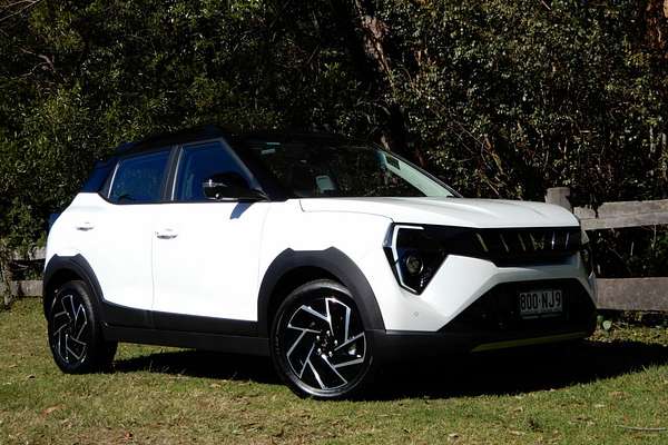 2025 Mahindra XUV 3XO AX7L