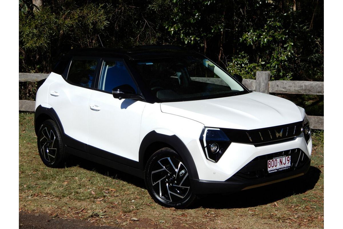 2025 Mahindra XUV 3XO AX7L