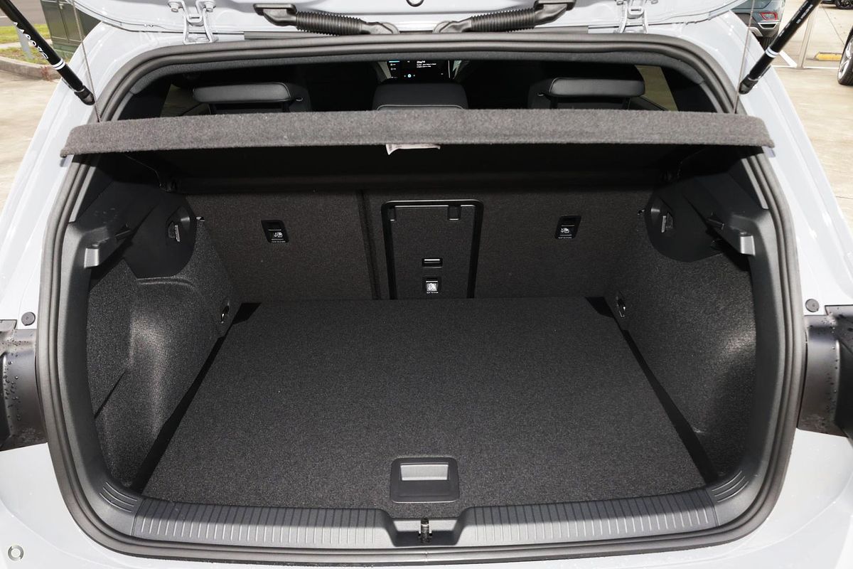 2025 Volkswagen Golf 110TSI R-Line 8.5