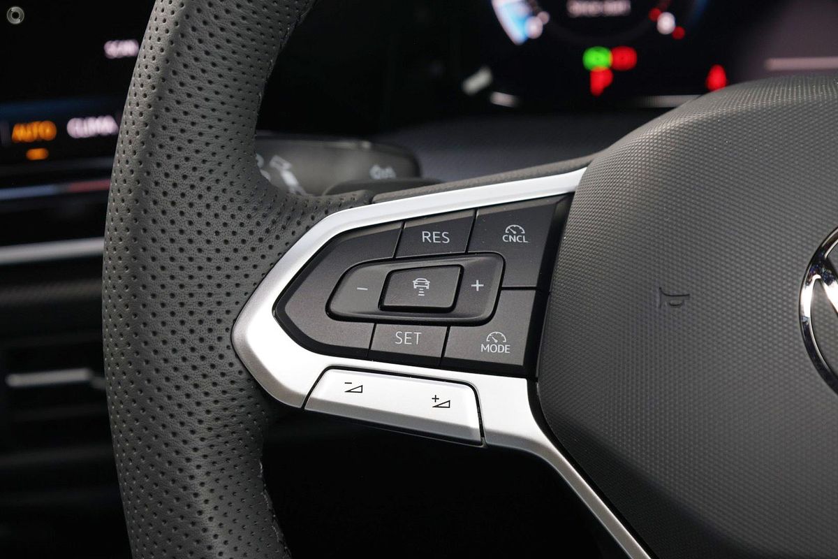 2025 Volkswagen Golf 110TSI R-Line 8.5