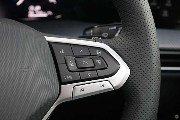 2025 Volkswagen Golf 110TSI R-Line 8.5
