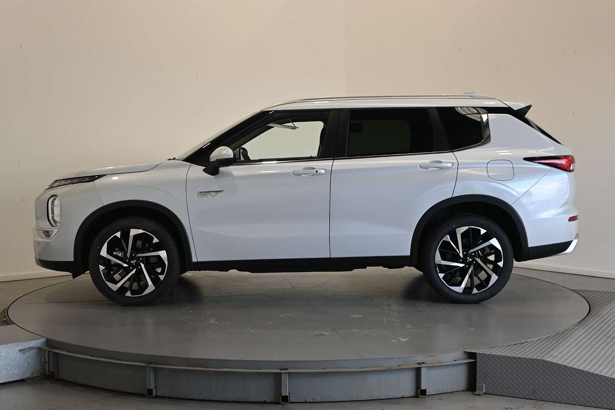 2025 Mitsubishi Outlander PHEV Aspire ZM