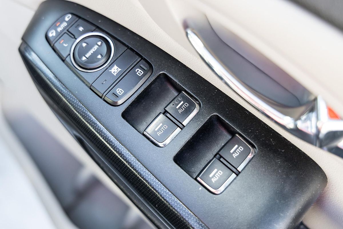 2018 Kia Carnival Si YP