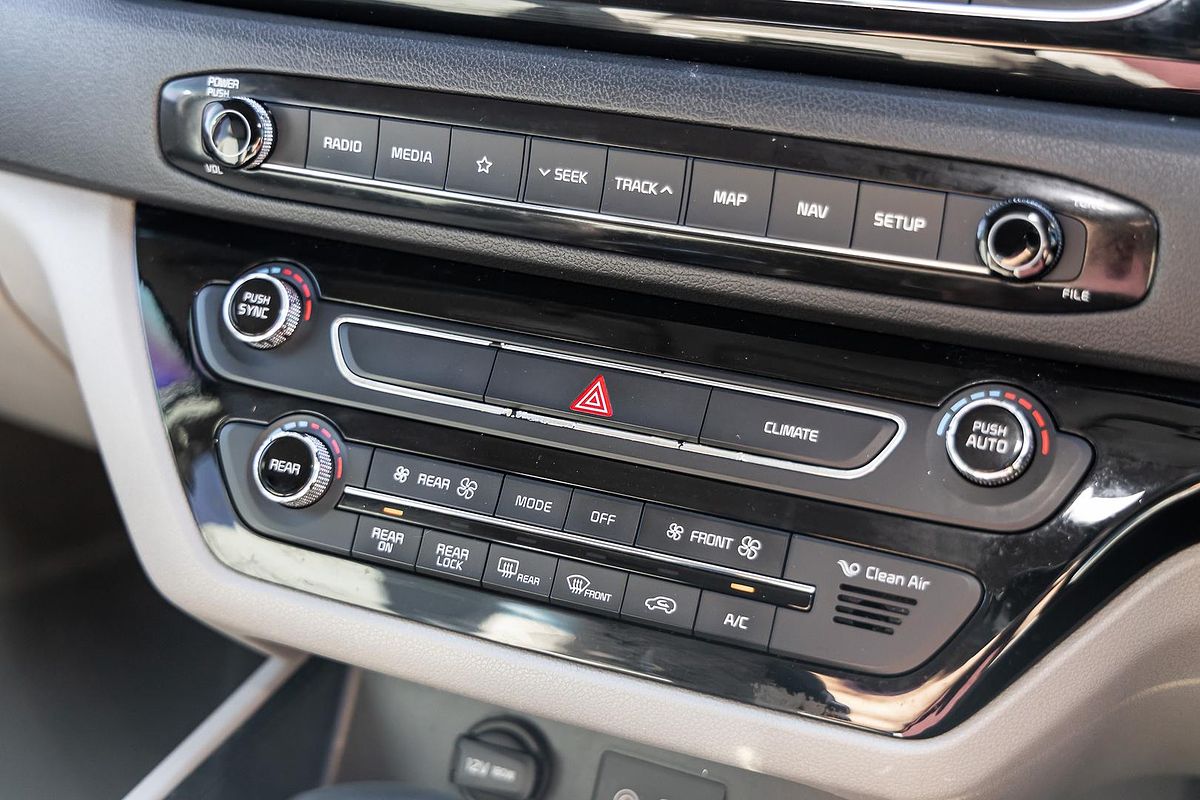 2018 Kia Carnival Si YP