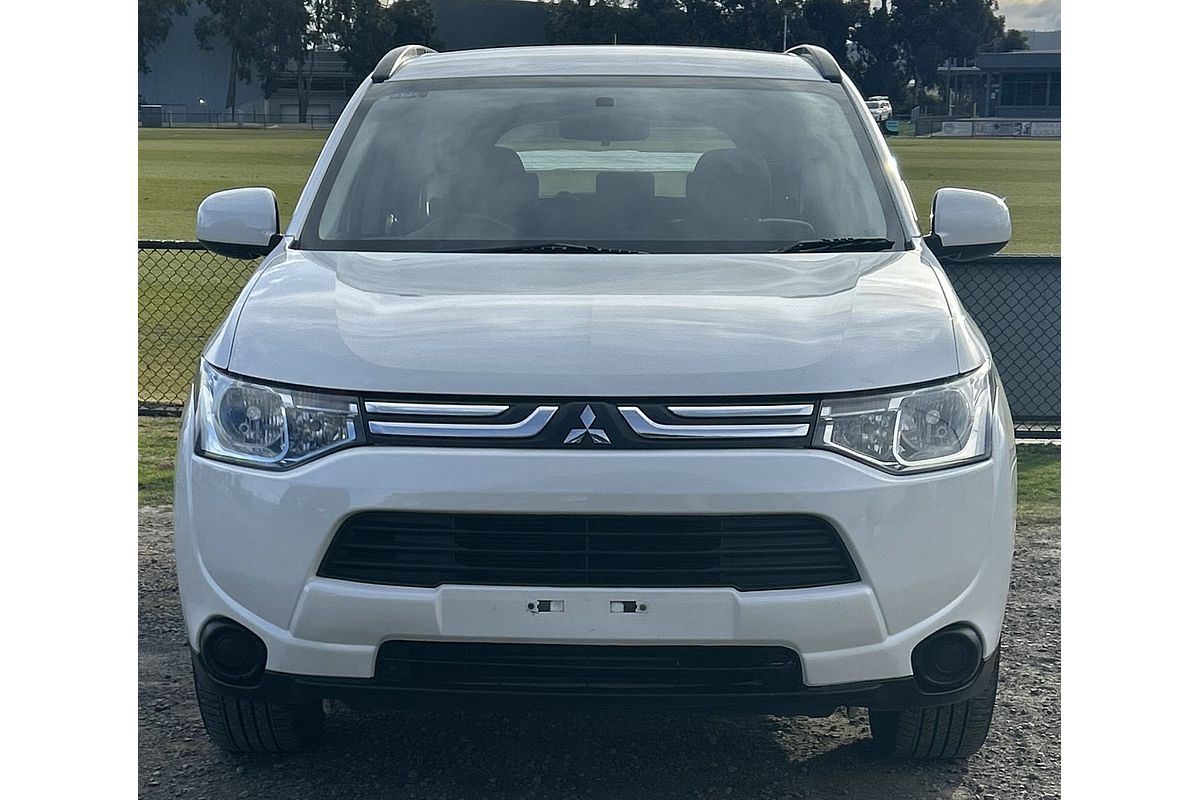 2013 Mitsubishi Outlander ES ZJ