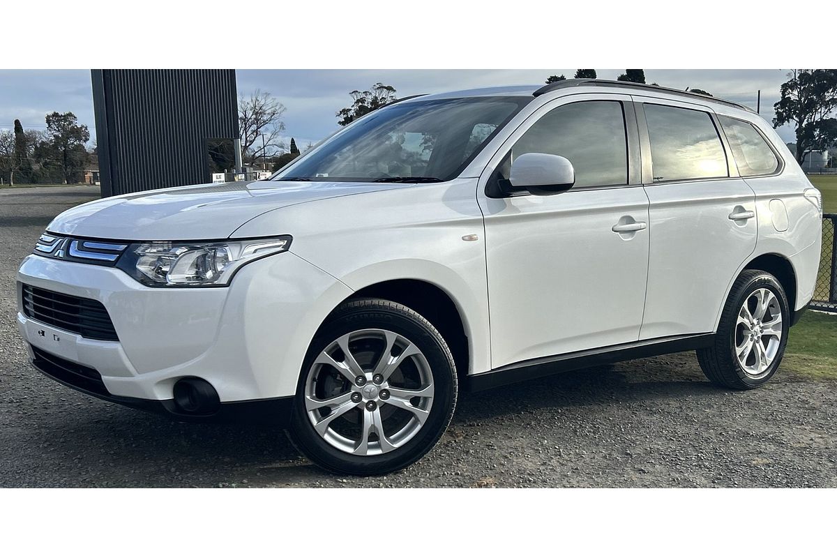 2013 Mitsubishi Outlander ES ZJ