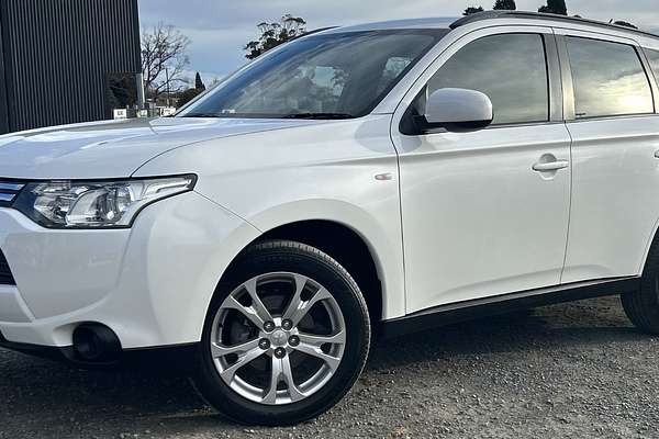 2013 Mitsubishi Outlander ES ZJ