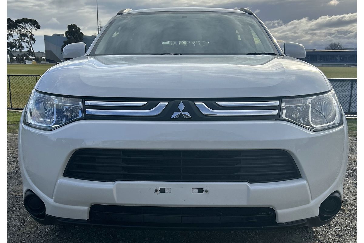2013 Mitsubishi Outlander ES ZJ