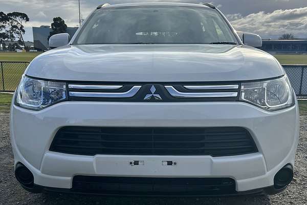 2013 Mitsubishi Outlander ES ZJ