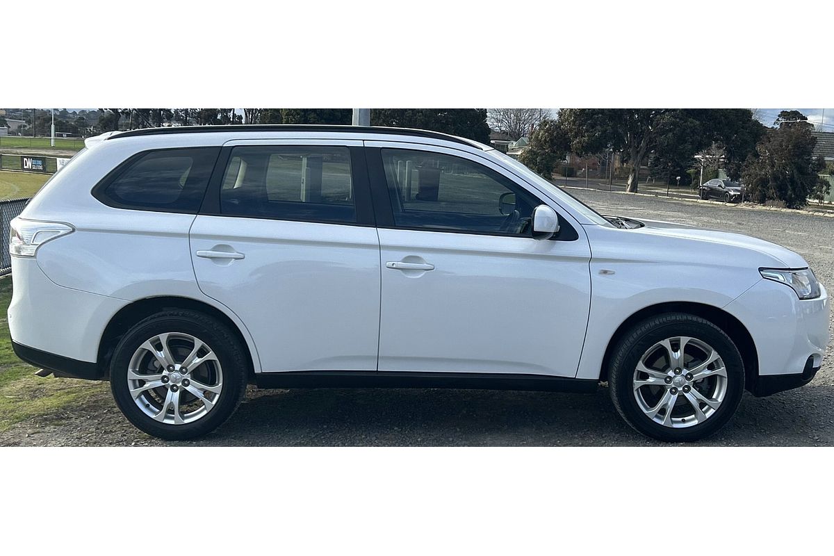 2013 Mitsubishi Outlander ES ZJ