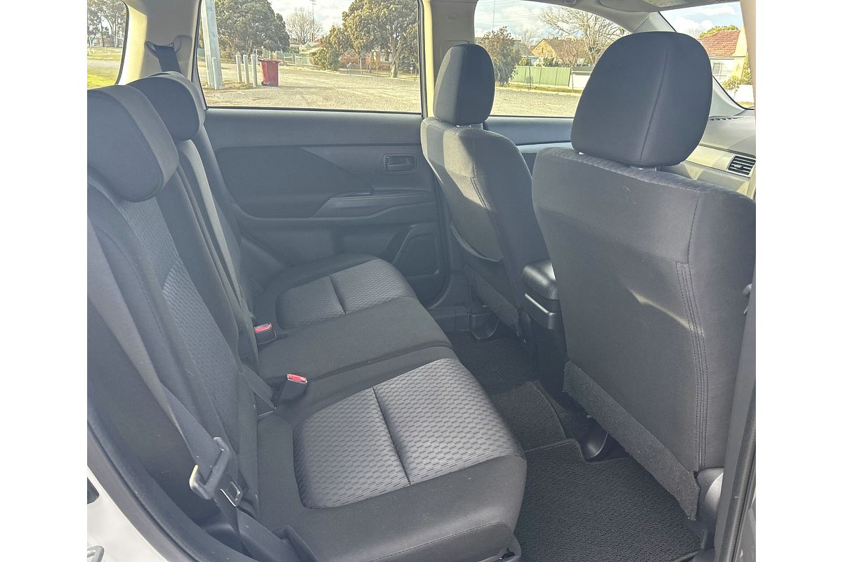 2013 Mitsubishi Outlander ES ZJ