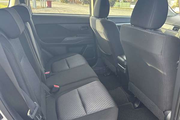 2013 Mitsubishi Outlander ES ZJ