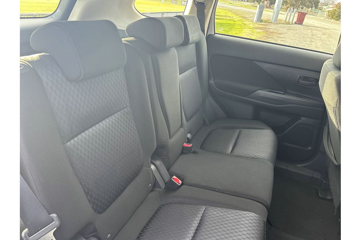 2013 Mitsubishi Outlander ES ZJ