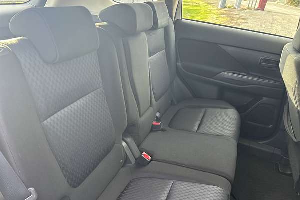 2013 Mitsubishi Outlander ES ZJ