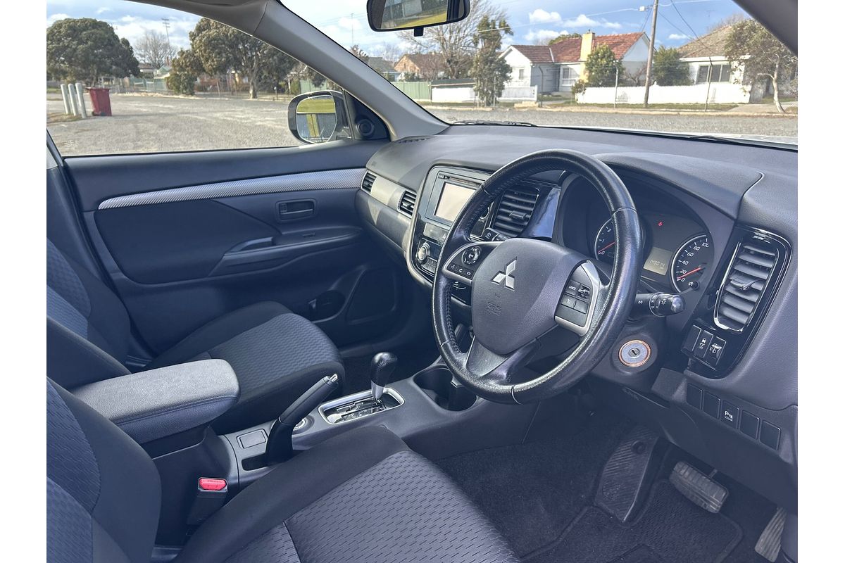 2013 Mitsubishi Outlander ES ZJ