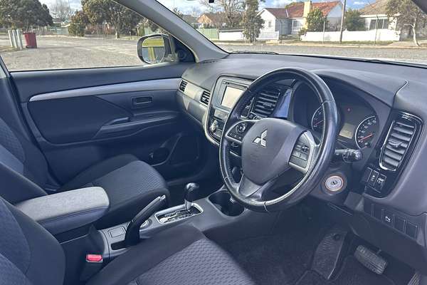 2013 Mitsubishi Outlander ES ZJ