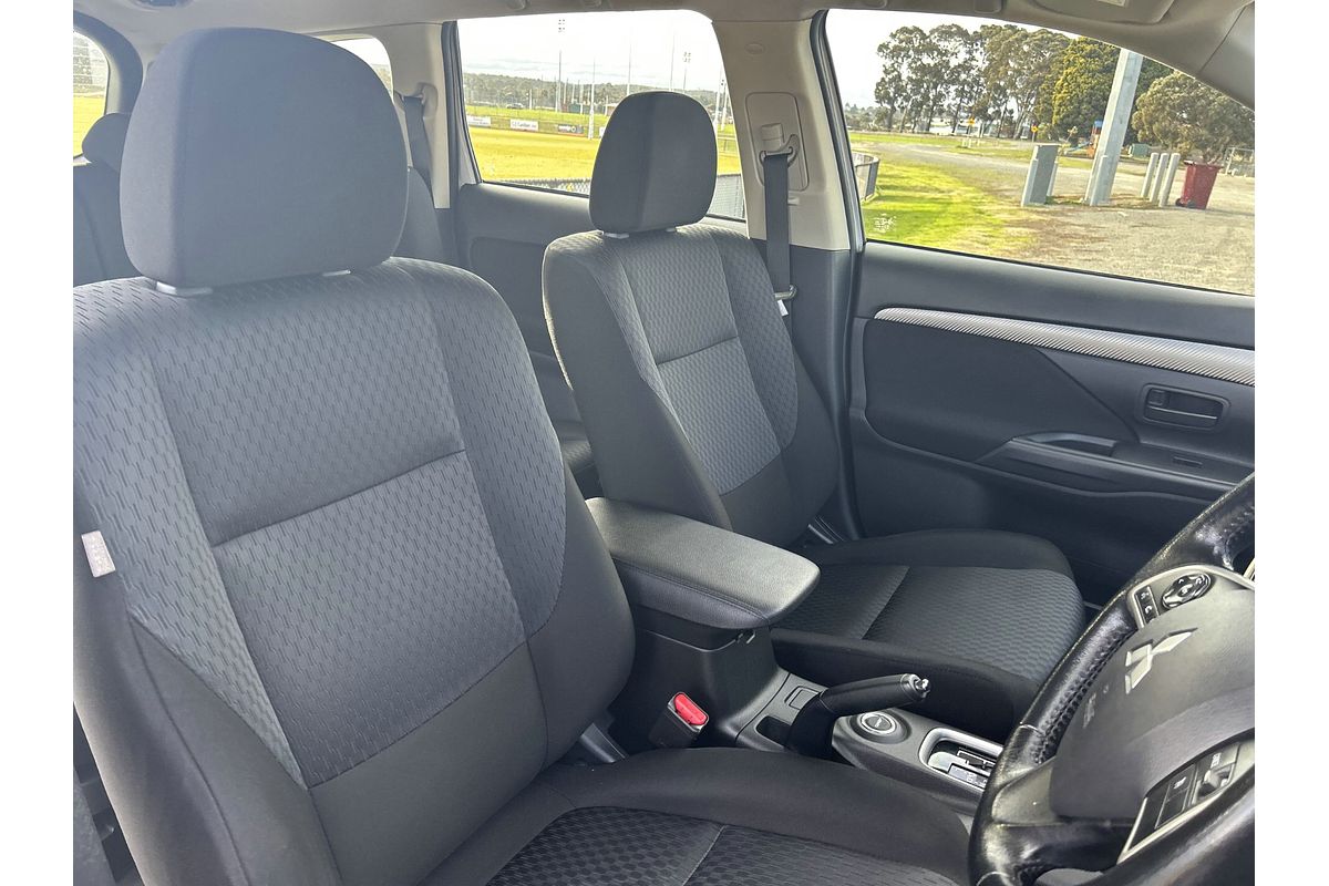 2013 Mitsubishi Outlander ES ZJ
