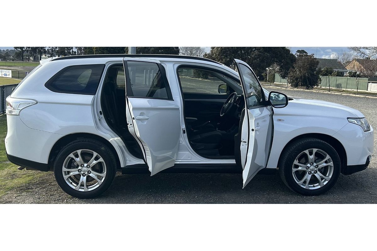 2013 Mitsubishi Outlander ES ZJ
