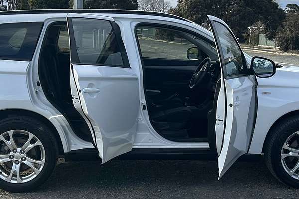 2013 Mitsubishi Outlander ES ZJ