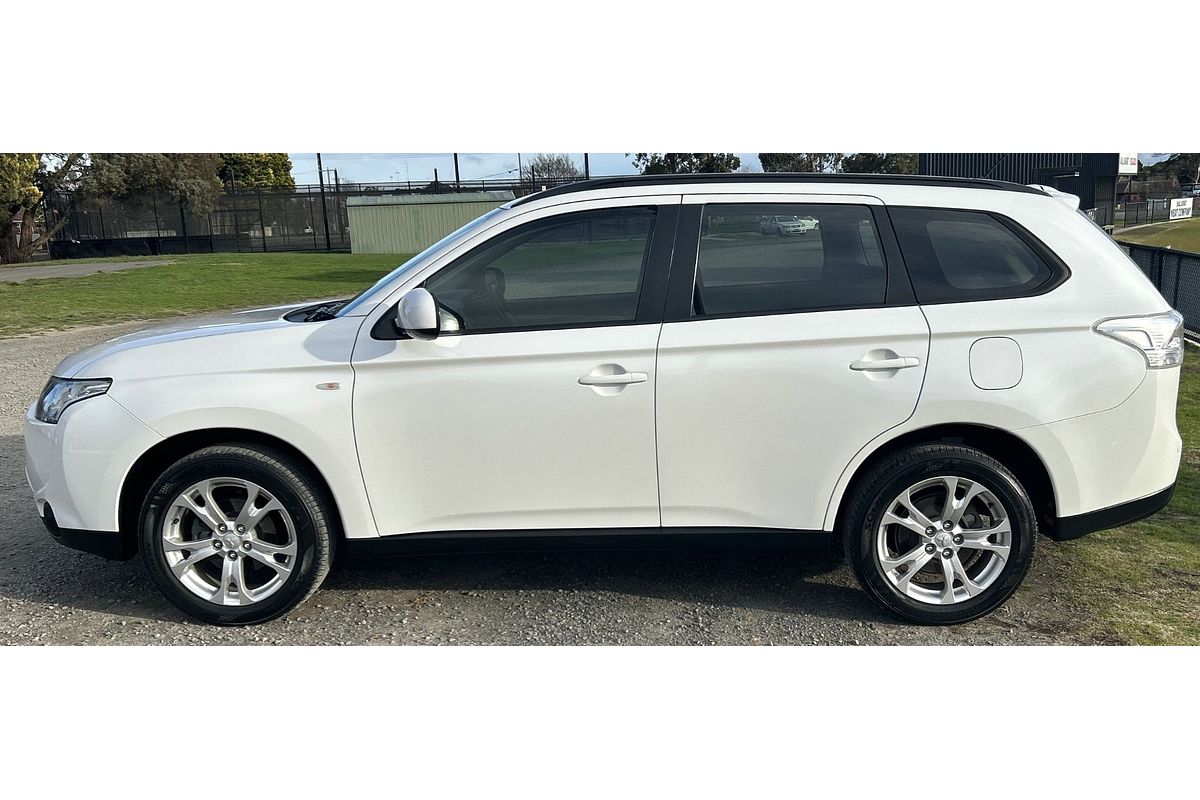 2013 Mitsubishi Outlander ES ZJ