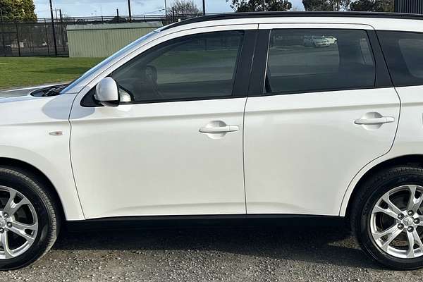 2013 Mitsubishi Outlander ES ZJ