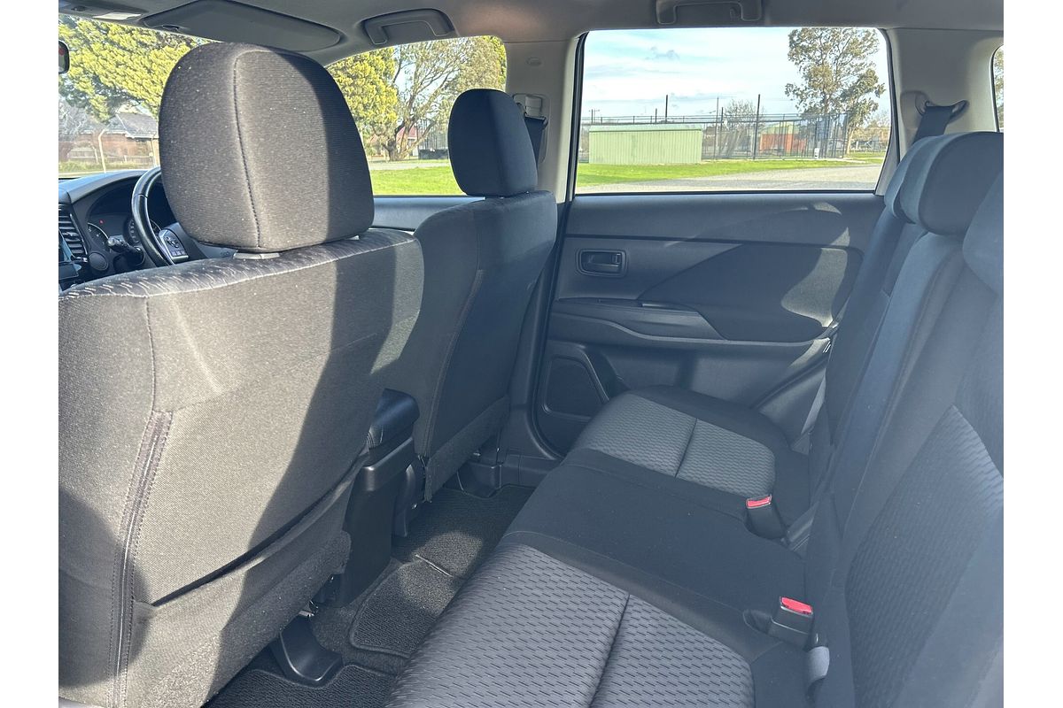 2013 Mitsubishi Outlander ES ZJ