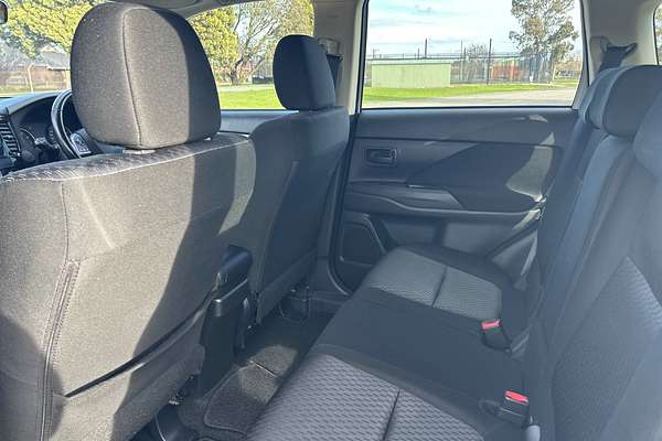 2013 Mitsubishi Outlander ES ZJ