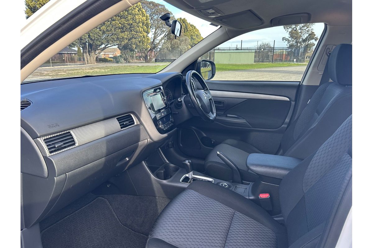 2013 Mitsubishi Outlander ES ZJ