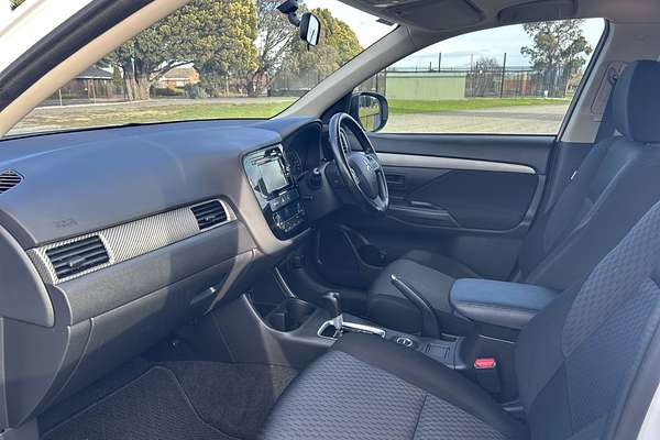 2013 Mitsubishi Outlander ES ZJ