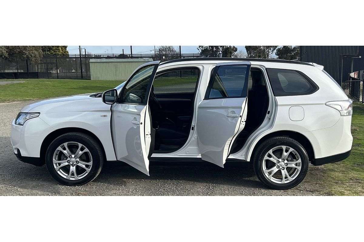 2013 Mitsubishi Outlander ES ZJ